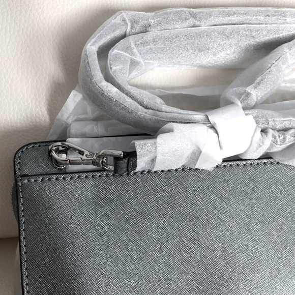 MICHAEL KORS Jet Set Large Crossbody Clutch - Pewter NWT - Picture 4 of 10